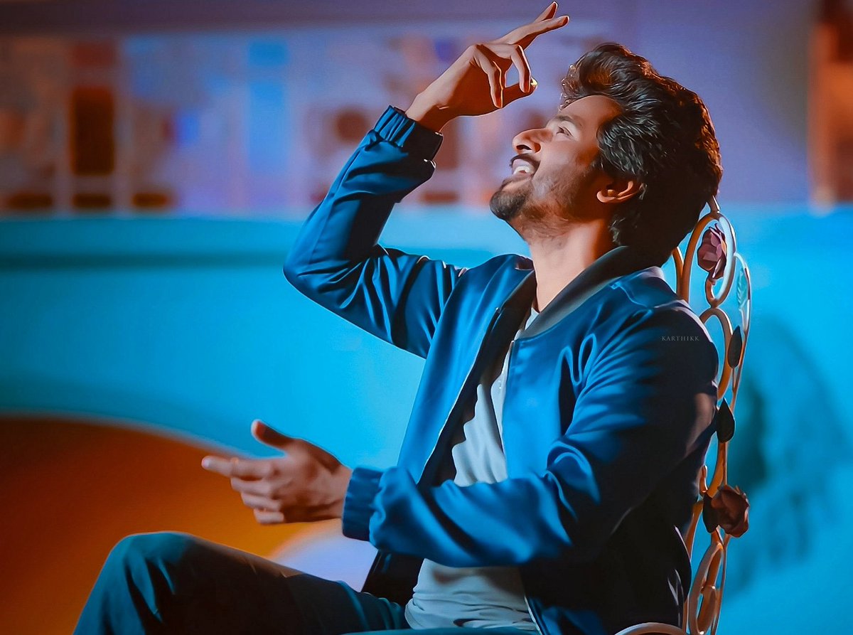 karthikkfbc's tweet photo. Handsome Aalu Nee ✨

#SivaKarthikeyan | #ChellammaVideoSong | #Doctor 

@Siva_Kartikeyan 💙 https://t.co/ZmVdmb7kwO