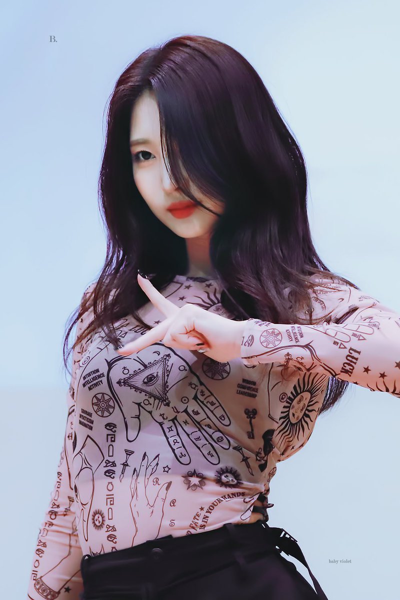 kshourlys's tweet photo. #EVERGLOW #에버글로우 #SIHYEON #시현 https://t.co/TQfTjDMRSY