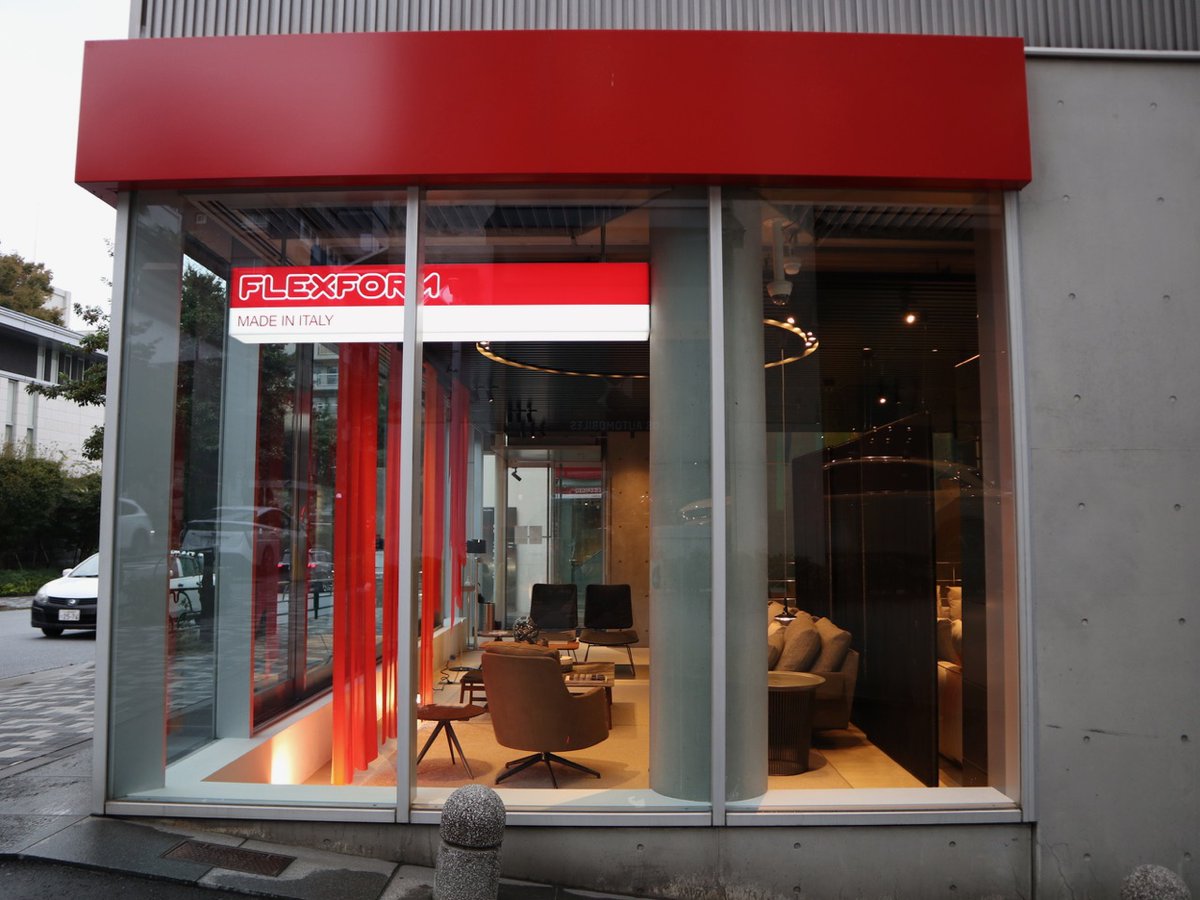 tecture1's tweet image. イタリアのファニチャーブランド #FLEXFORM の東京ショールームの展示は、新作家具×MAHO KUBOTA GALLERYキュレーションによる現代アート×石田建太朗（KIAS / イシダアーキテクツスタジオ）によるインスタレーションの共演。
mag.tecture.jp/event/20211022…

#DESIGNART #DESIGNARTTOKYO2021 #TECTURE