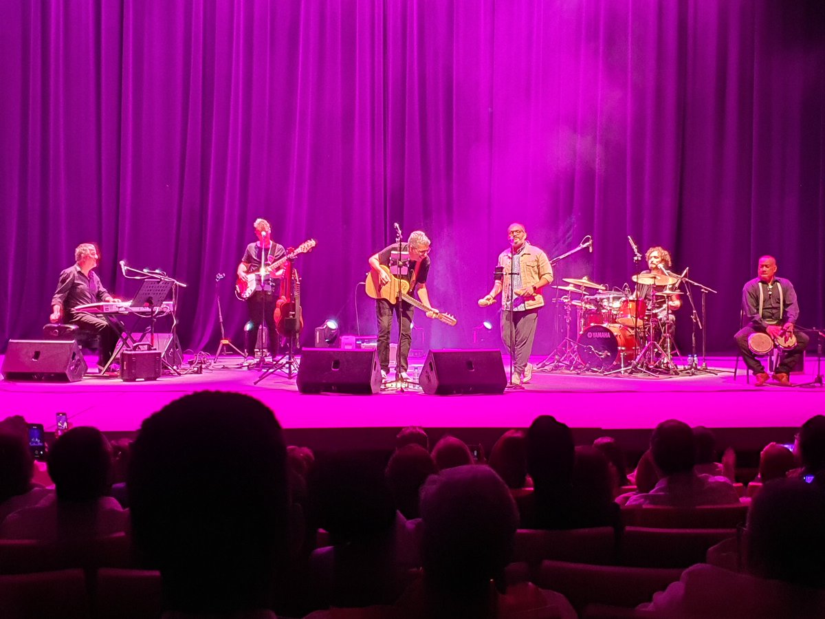 GeraboxProtoco's tweet photo. Espectacular concierto de @_guerrapedro . Cuantas emociones, una energia hermosa! https://t.co/B5WwN7upEx