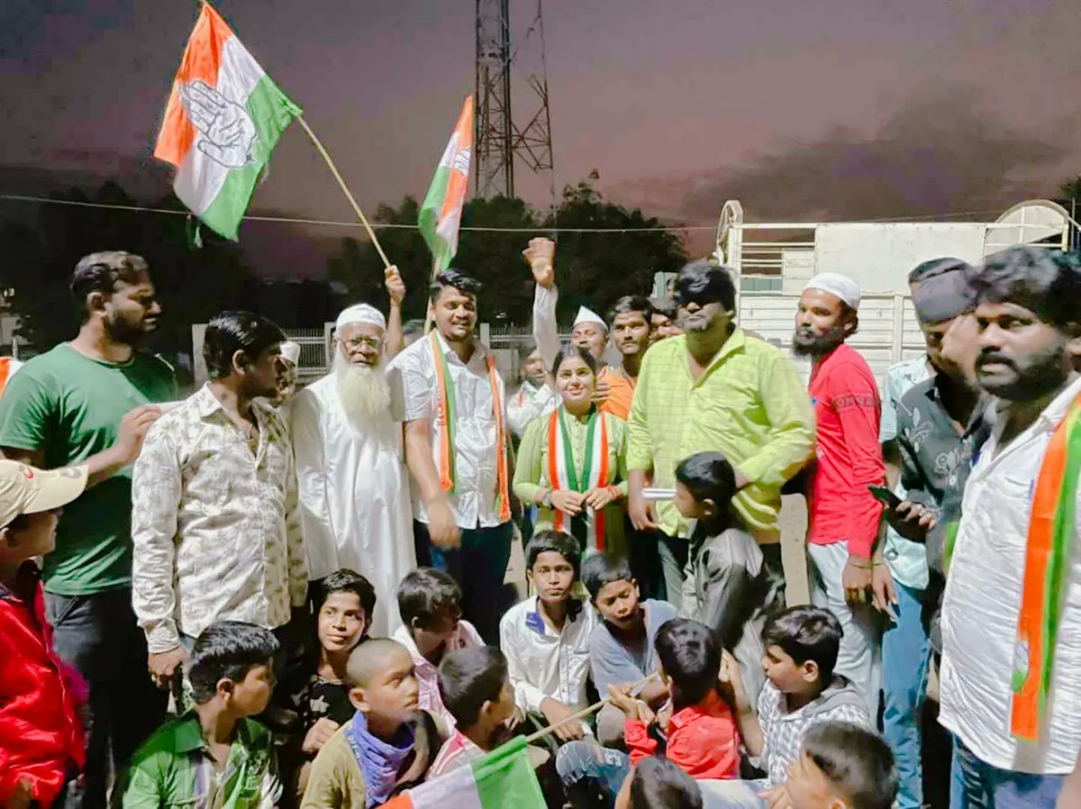 HRDeepikaReddy1's tweet photo. ಸಿಂದಗಿ ವಿಧಾನಸಭೆ ಉಪಚುನಾವಣೆಯ ಕಾಂಗ್ರೆಸ್ ಅಭ್ಯರ್ಥಿ ಶ್ರೀ #ಅಶೋಕ್_ಮನಗೂಳಿ ರವರ ಪರವಾಗಿ #ಅಲಮೇಲ್  ಬ್ಲಾಕ್ #2ನೇವಾರ್ಡಿ ನಲ್ಲಿ ಮತಯಾಚಿಸಲಾಯಿತು.
ಈ ಸಂದರ್ಭದಲ್ಲಿ ಯುವ ಕಾಂಗ್ರೆಸ್ ಯಾದಗಿರಿ ಜಿಲ್ಲಾಧ್ಯಕ್ಷ @RajakumarNayak9 , ಅಲಮೇಲ್ ಬ್ಲಾಕ್ ಯುವ ಕಾಂಗ್ರೆಸ್ ಅಧ್ಯಕ್ಷ #ನಾಜೀರ್ ಜೊತೆಯಲ್ಲಿದ್ದರು.

@IYCKarnataka @INCKarnataka https://t.co/SSAoS8EJuo