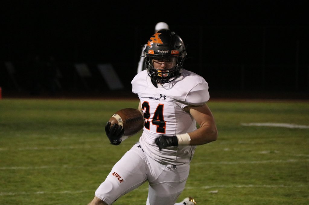 AVSunDevilFB's tweet photo. Kaleb most running it for the devils. Q4 here. 21-14 Oak. 🤘#SmokeOAK 💨 #GoDevils #SunDevilPrideIsContagious #HighSchoolNews #HighSchool #AppleValley #HighDesert #AppleValleyHighSchool #LetsGoDevils #AVHSSunDevils @avusd https://t.co/VXqCZNxtnN