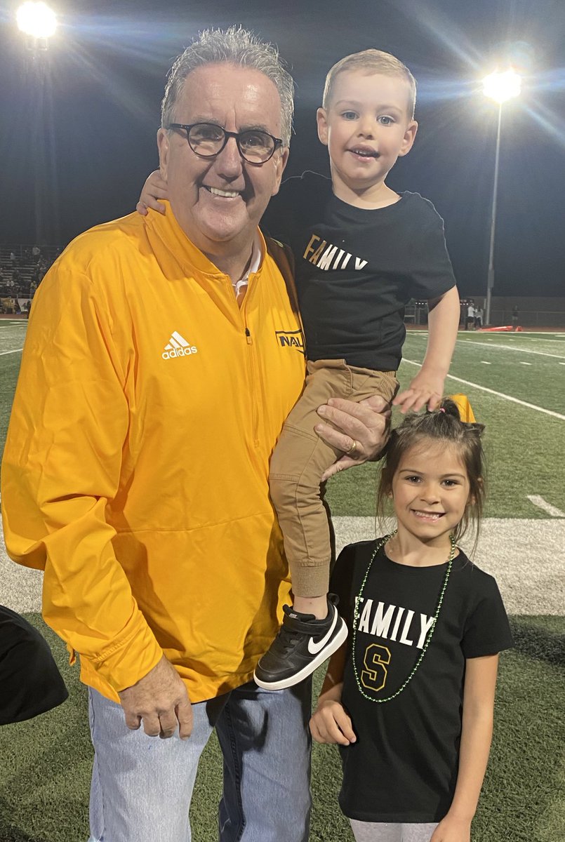 KevinMcCabe987's tweet photo. Selfishly stopping by SagU to see My Lil’ Mohn-sters! Love watching @saguarofootball HC @CoachMohns kids Kendall and Baker grow up! ❤️🙌🏻 🍩 https://t.co/QtdLiJA32Z