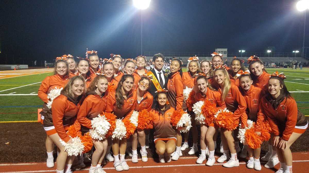 Homecoming 2021...Royalty Logan Baitinger....and PV Cheer
Big win for the battle axe...41-0 #vikingproud #pvcheerlove