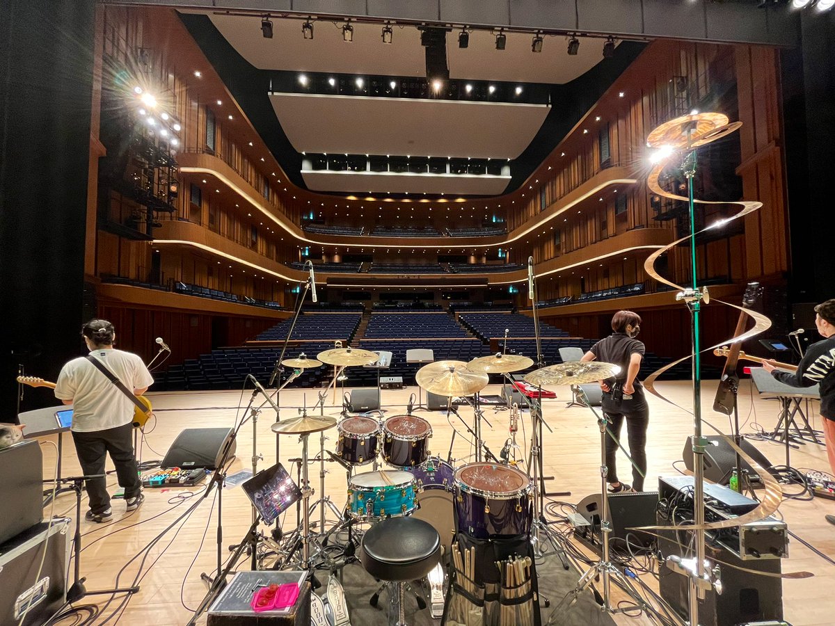 kunito_'s tweet photo. better fortune’n jazz
大阪
東大阪市文化創造館
今回もレンタルKitが���ちゃ良い😂😂
数あるSUNPHONIXカスタムYAMAHAの中でもトップクラスにやばいビジュアル🔥
もちろん音も最高です😉
#ゲッターズ飯田
#Calmera #きたいくにと
#bfj2021 #YamahaDrums
#SUNPHONIX https://t.co/N2aWS2AaUt