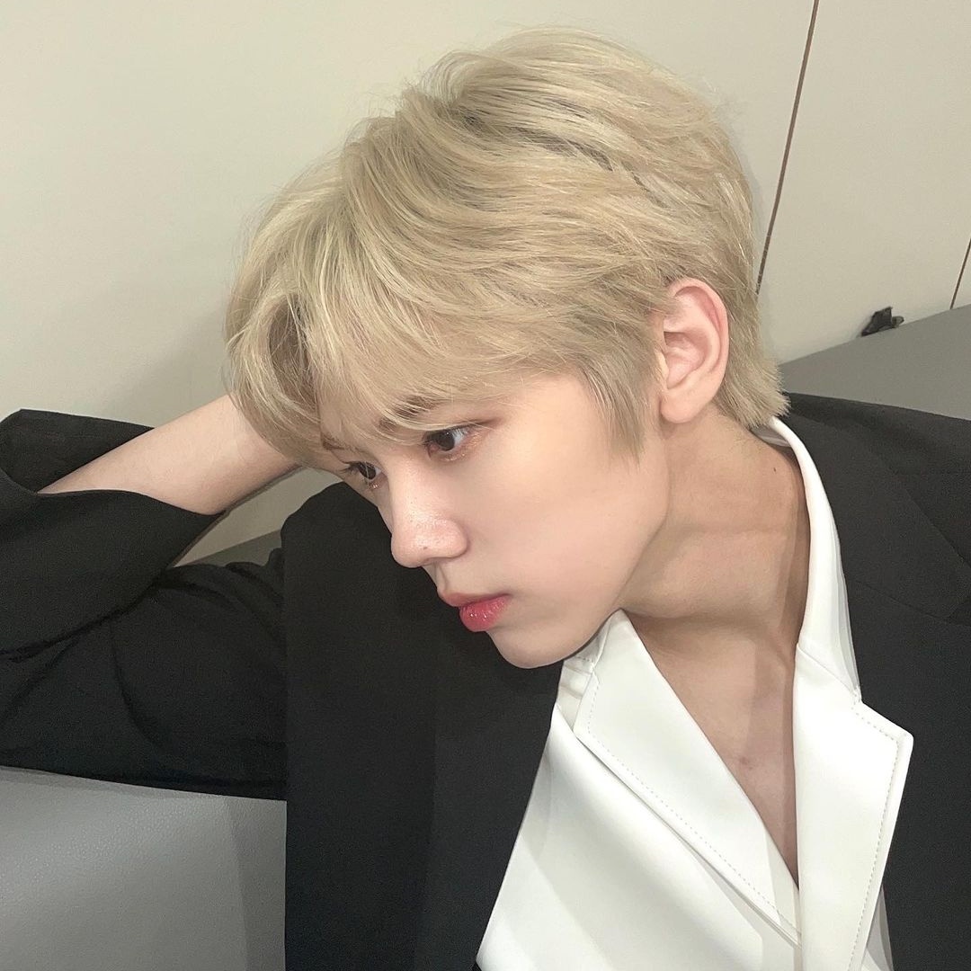 -idol let me introduce you cravity's maknae aka ahn seongmin

cr: ahnselm