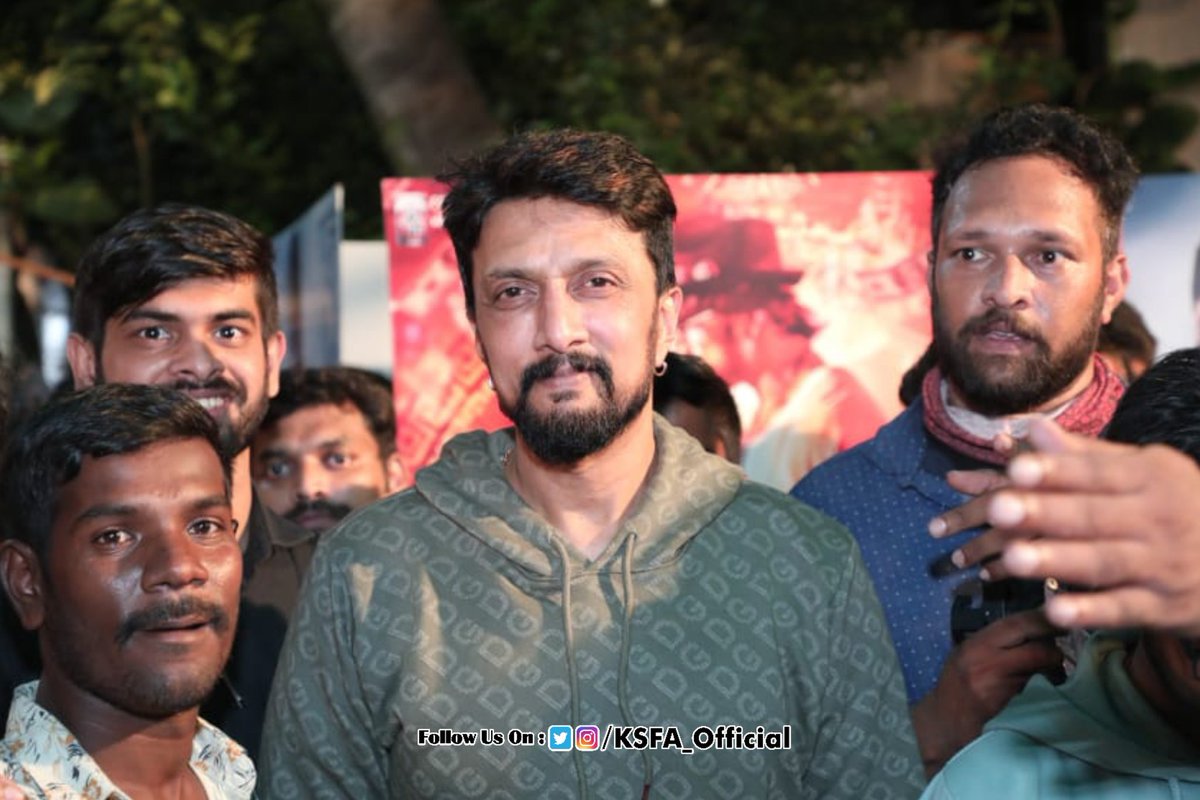 KSFA_Official's tweet photo. Here are some of the pictures from yesterday's meet with troll page admins and youtubers... 🙌🎉

#Baadshah never fail to look stylish... 😎💥
@KicchaSudeep #Kotigobba3
@aanandaaudio @JackManjunath https://t.co/48l0poJapR