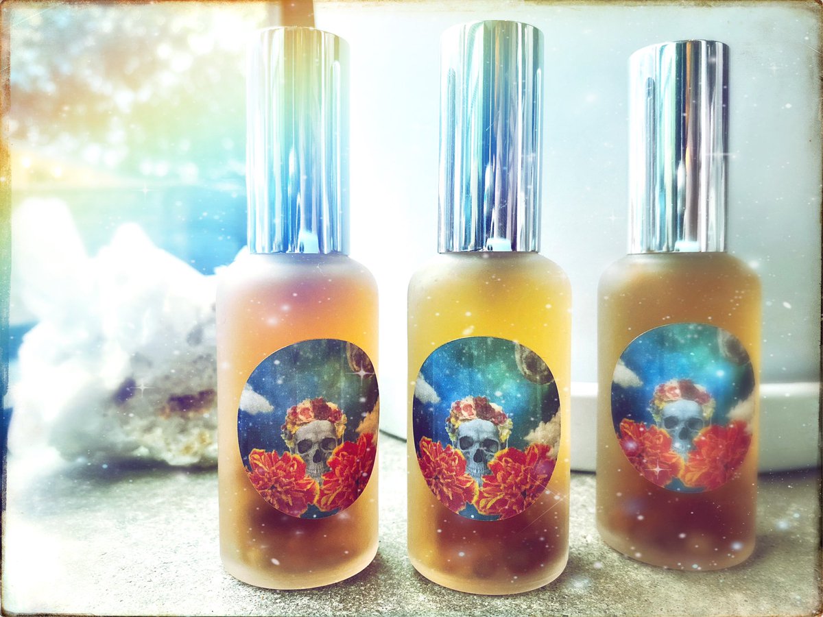 artistwandering's tweet photo. 2oz bottle of Marigold Sunstone Myst

Anoint your candles and harvest the seeds you planted in the spring of 2020. Reiki infused and limited to 22 bottles.

https://t.co/6UBbf3Zsoz 🧪 #crystals #reikispray #ceremony #ritual #sunstone #marigold https://t.co/74jeHpfWL8