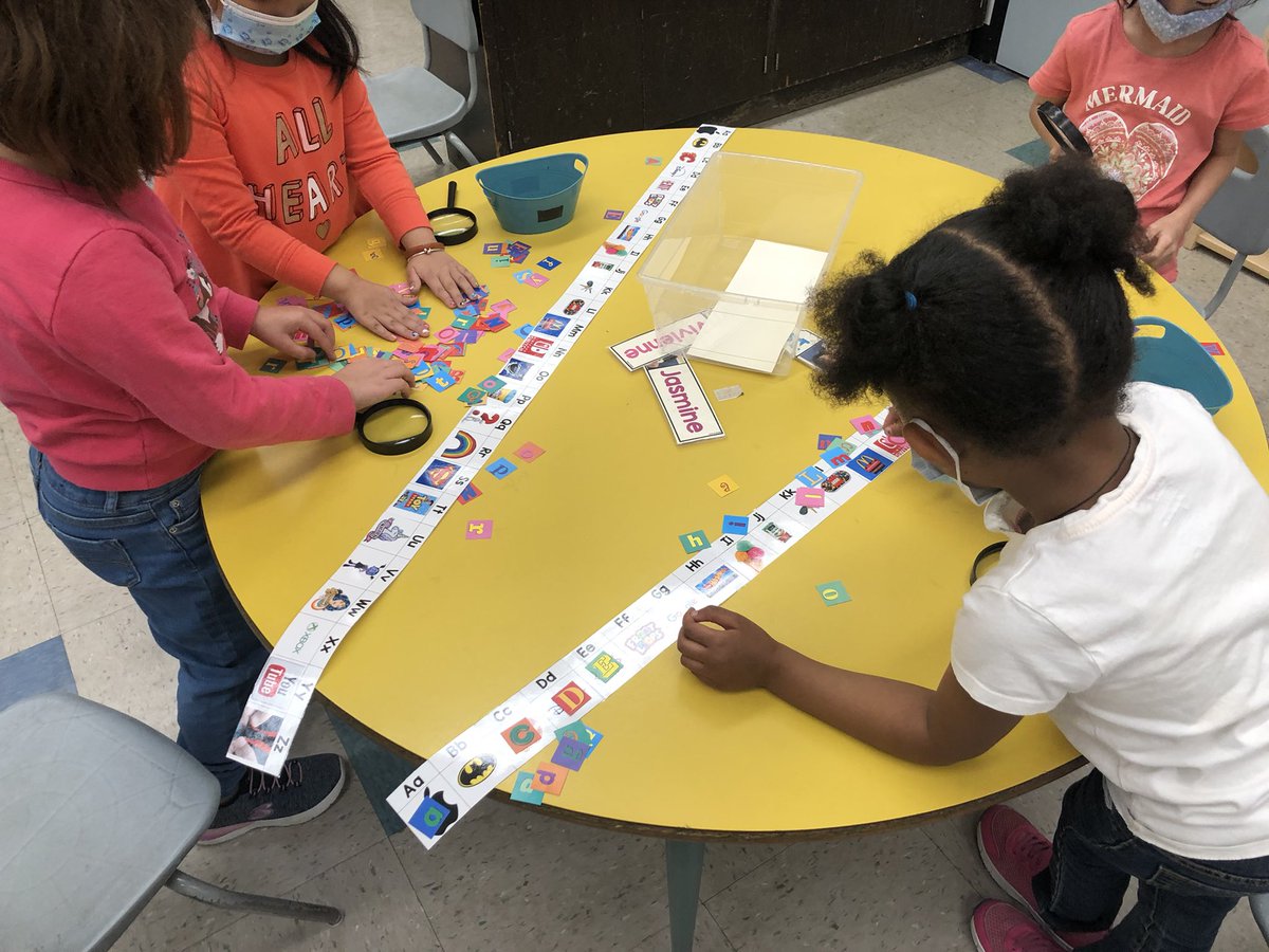 CbeCoates's tweet photo. Morning table tops are a playful way to learn. Counting, adding, comparing, sorting, working together along to some groovy music. Strengthening our brains, hearts and community. https://t.co/p1UTA3UZEI