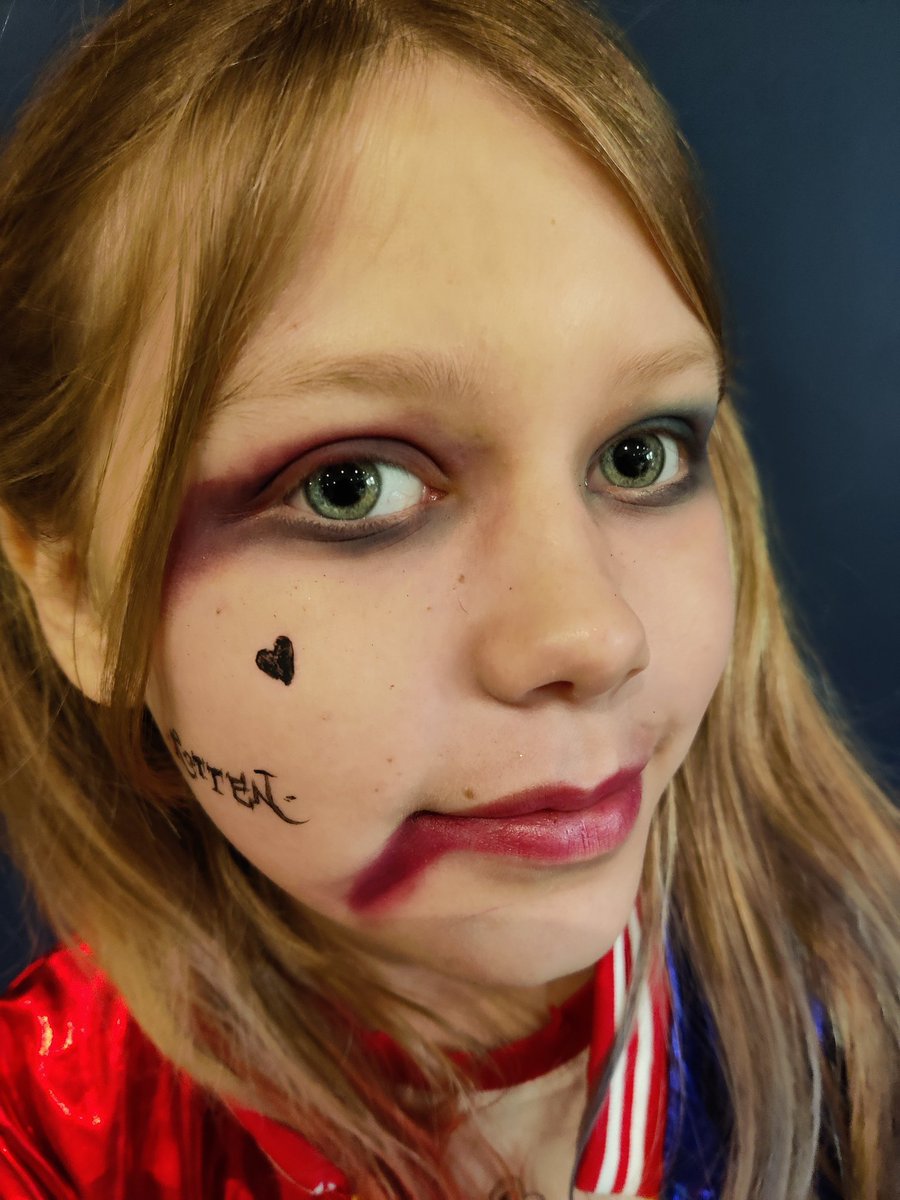 rileymandy's tweet photo. @MargotRobbie Harley Quinn nice to meet ya 😍 @Rebel_School https://t.co/gWSbUq1BPj