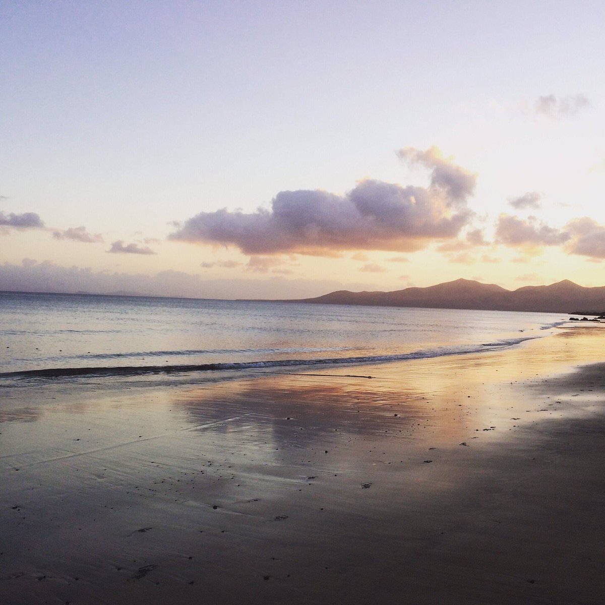 Join me for more overfilled radio on Dublin’s most jammed packed radio hour, <a href="/SarahKEB/">Sarah Bermingham</a> will be talking to <a href="/DenisConway11/">Denis Conway</a>
about #becketts Knapps Last Tape, I’ll be talking to <a href="/MusicLiteracyIE/">Music Literacy Ireland</a> plus all your local news views &amp; events all this and more only on <a href="/nearfm/">Near FM</a> 12.30pm!