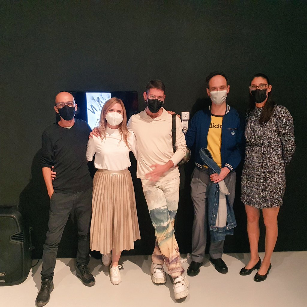 Anoche estuvimos en la inauguración de las artes visuales y fotografía del <a href="/CreaMurcia/">CREAmurcia </a> en <a href="/Puertasdcastill/">Puertas de Castilla</a>
Tenéis una oportunidad única para acercaros a visitar esta exposición de arte joven que tuvo deliberando al jurado horas y horas por el nivel🔝 📷
⬇️
centromedios.murcia.es/publico/NotaPr…