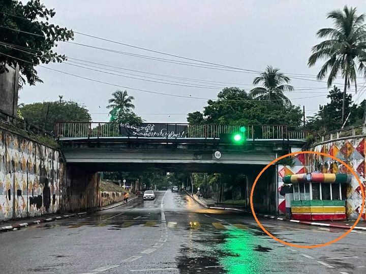 စမ်းချောင်းဗားကရာချောက်အတွင်းရှိ ယာဉ်ထိန်းရဲကင်း အပစ်ခံရပြီး စစ်ကောင် စီတပ်ဖွဲ့ဝင် ၁ ဦးသေ၊ တောင်ဒဂုံတွင်လည်း ဗုံးကွဲပြီး ရဲ ၁ ဦးဒဏ်ရာရ၊ ကျိုက်ထိုတွင် လျှပ်စစ်ရုံးဗုံးကွဲ
ရန်ကုန်၊ အောက်တိုဘာ ၂၃ 

Read More -> t.me/khitthitnews/1…