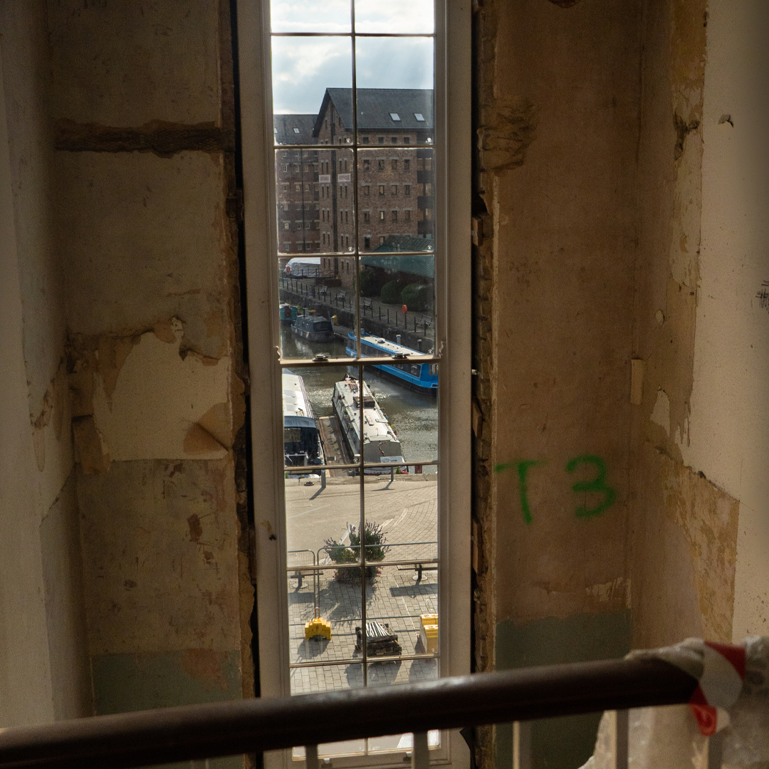 GlosFoodDock's tweet photo. How glorious is this window? ๐ฏ
You can see all the way down the harbour from the main staircase!
#glosfooddock #fooddock #themviews #harbourlife https://t.co/uukHECkmWx