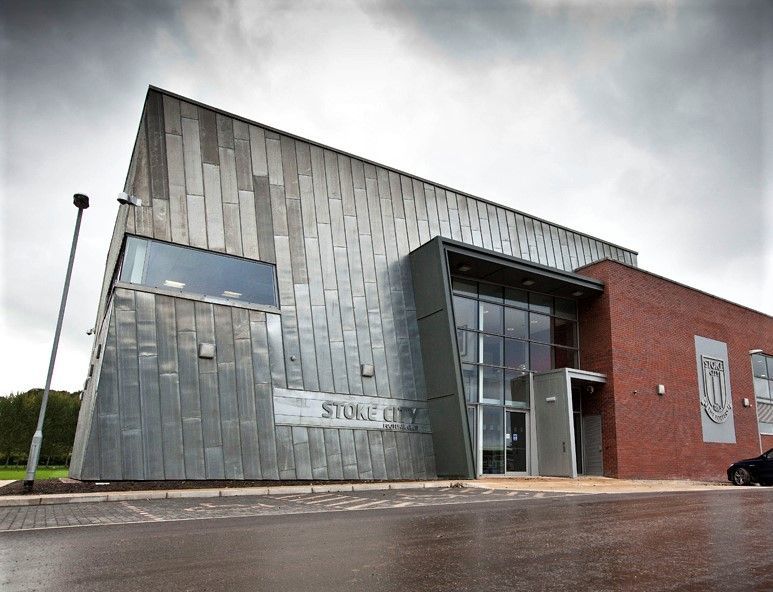 LongworthFacade's tweet photo. Every weekend we'll be posting some of our most iconic projects from the last 30 years. Here is a photo of Stoke City FC Training Ground, where we installed the VM Natural Zinc facade.
#vmzincuk #flashback #zinc #zinccladding #zincfacade #iconic #constructionuk #naturalzinc https://t.co/hVcc5iSxVy
