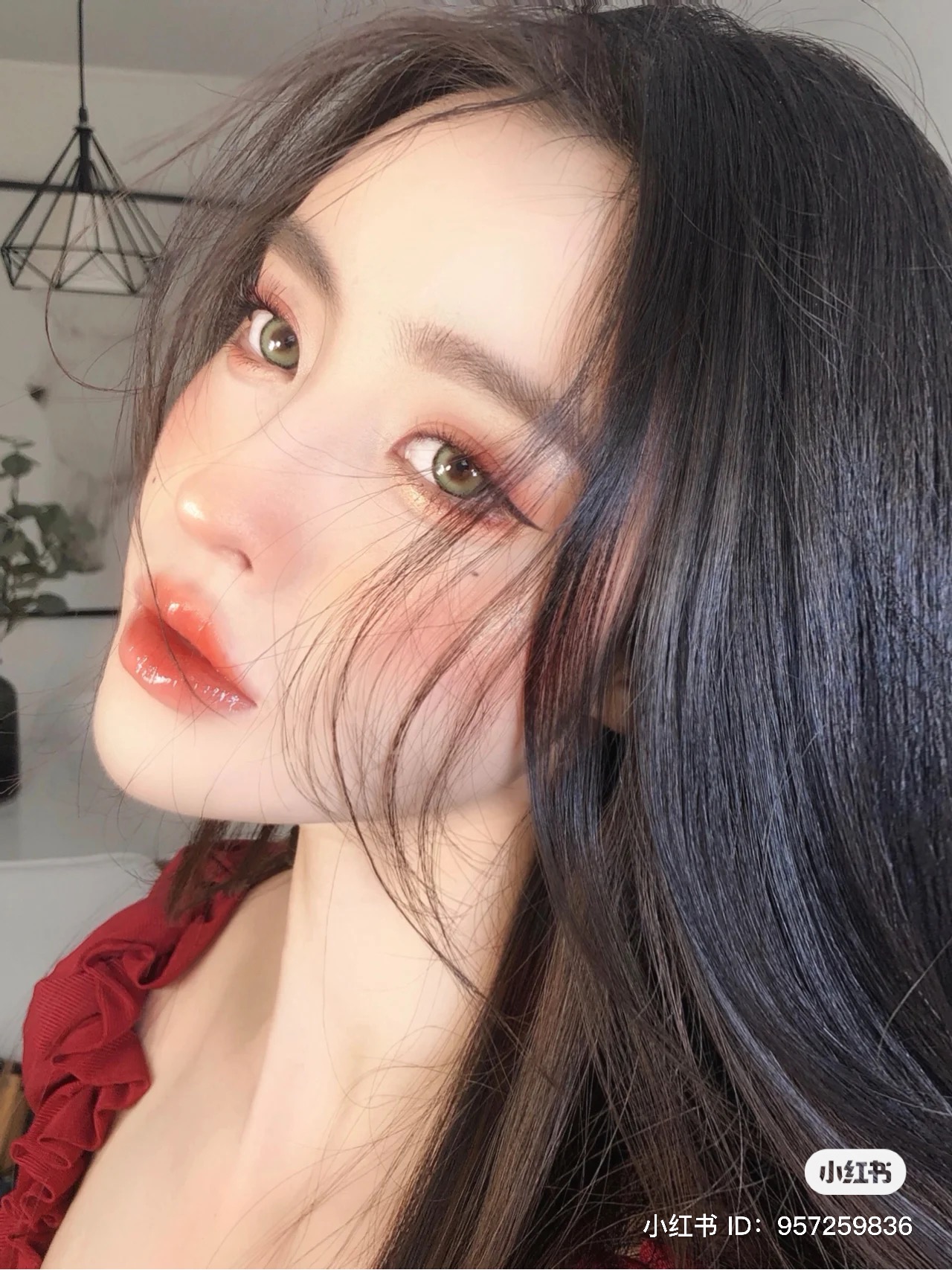 秘密 Mimi 中国コスメを1 3日でお届け En Twitter 照らすサンセットチーク 夕日に照らされるような艶っぽいオレンジメイク パール入りのチークは毛穴を飛ばしてくれて 肌を綺麗に見せるので手軽に綺麗なメイクになります 全体的にオレンジがぽわんと