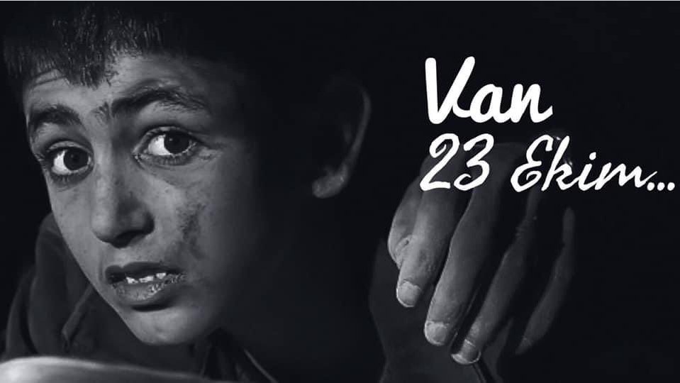 Unutmadık ne canını yitirenleri ne de insanlığını kaybedenleri.. 

#VanDepremi