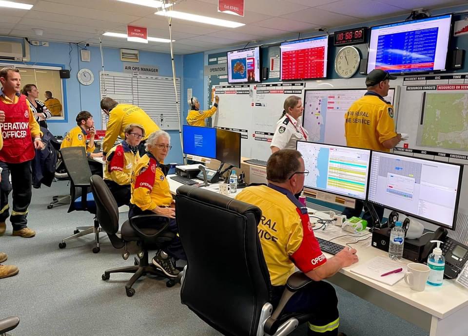 ACSouthEastern's tweet photo. Congratulations #NSWRFS Far South Coast Team on this weekends successful Incident Management Exercise.
From providing learning/mentoring opportunities to agencies to trailing remote briefings via video conferencing &amp; with COVID safe Rapid Antigen Testing. 
#FireAgencies https://t.co/hGM9IMQOua