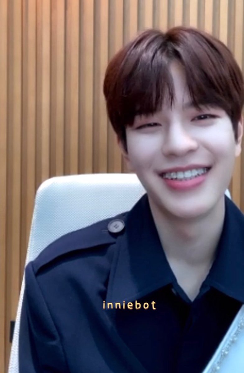 inniebot's tweet image. 211023 이즈위 영통 🐶 

the sweetest❣️❣️❣️

#스트레이키즈 #승민