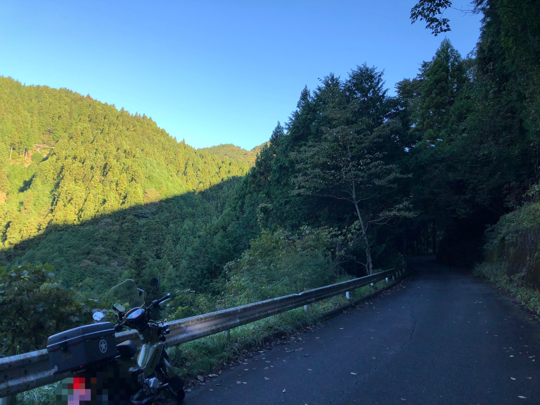 Masa お疲れ気味 On Twitter 今日はクロスカブで埼玉奥地の峠散歩 奥武蔵グリーンラインと言う峠 道と林道の中間位で道幅2 3mでクネクネ 車や中型以上のバイクじゃ辛かろう まさにカブ御用達の峠 めちゃくちゃ楽しかった しかし第二弾として期待していた林道は