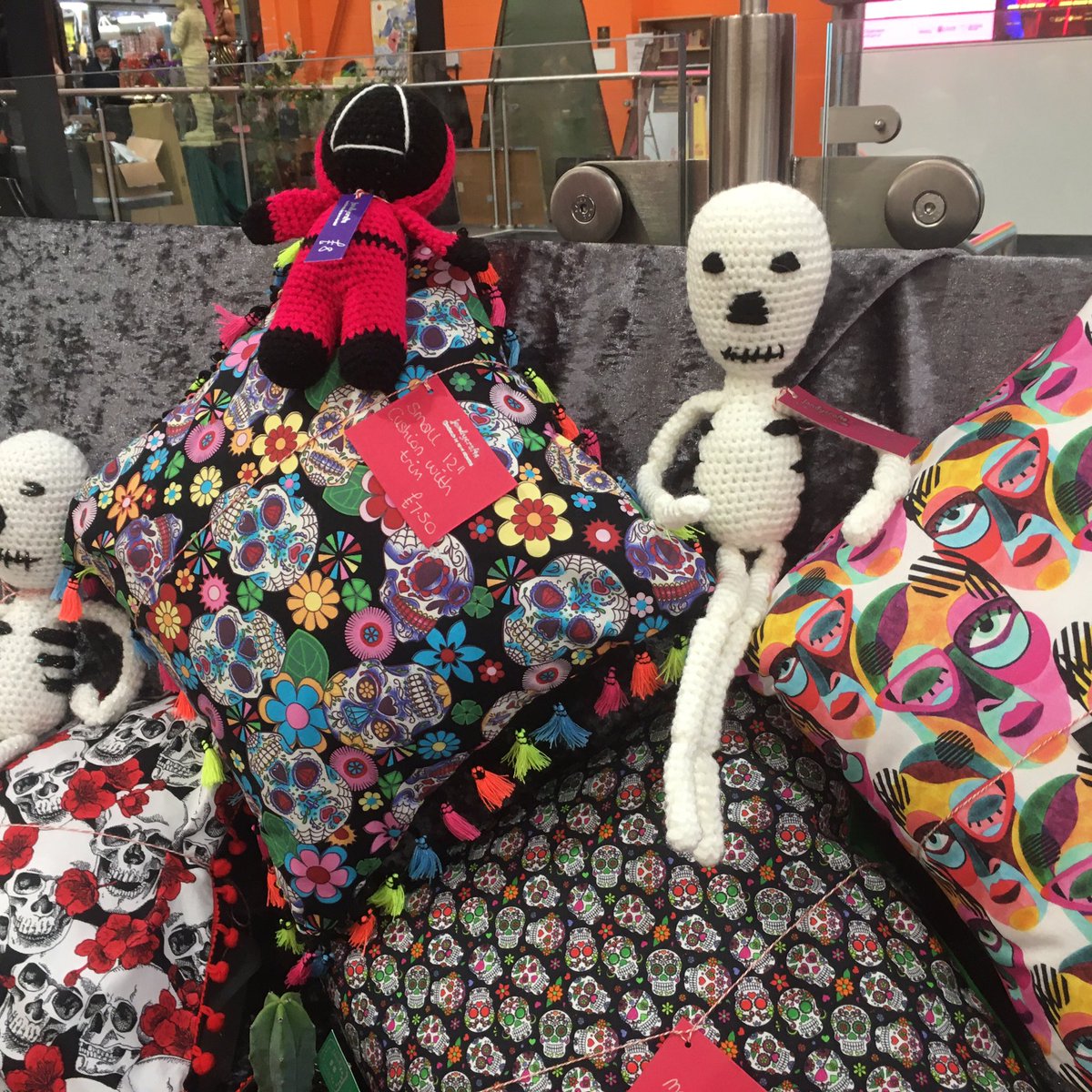 thechillishop's tweet photo. π¦ if you are in town head for the Kirkgate indoor market, there is a Goth fayre on today, selling really unique stylish Christmas gifts, and I purchased this very cool looking black skeleton from @Jandycrafts
Please pop along
#leedsgoth #goth #leedsuniversity #leedsbeckett https://t.co/LAnv7ckXyV