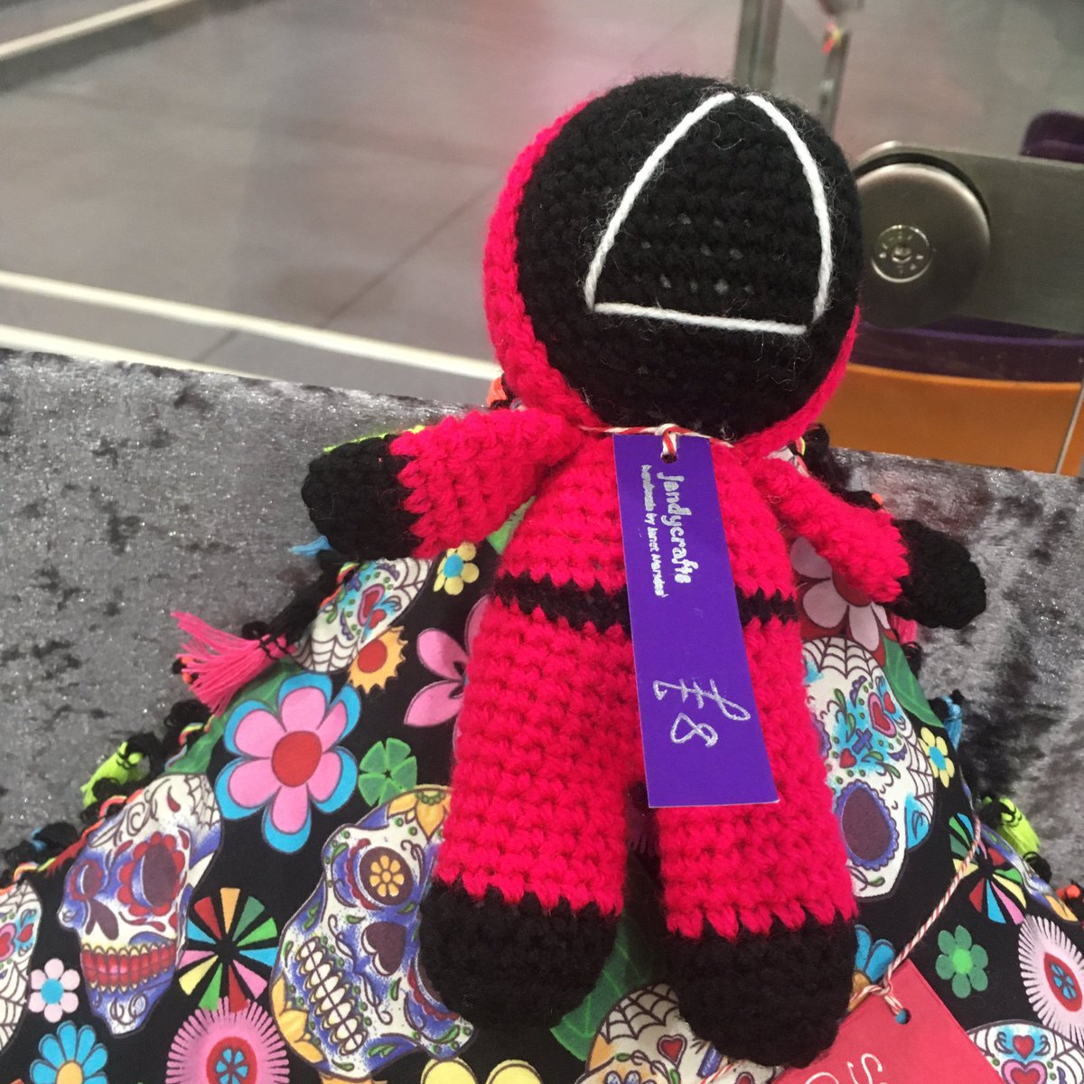thechillishop's tweet photo. π¦ if you are in town head for the Kirkgate indoor market, there is a Goth fayre on today, selling really unique stylish Christmas gifts, and I purchased this very cool looking black skeleton from @Jandycrafts
Please pop along
#leedsgoth #goth #leedsuniversity #leedsbeckett https://t.co/LAnv7ckXyV