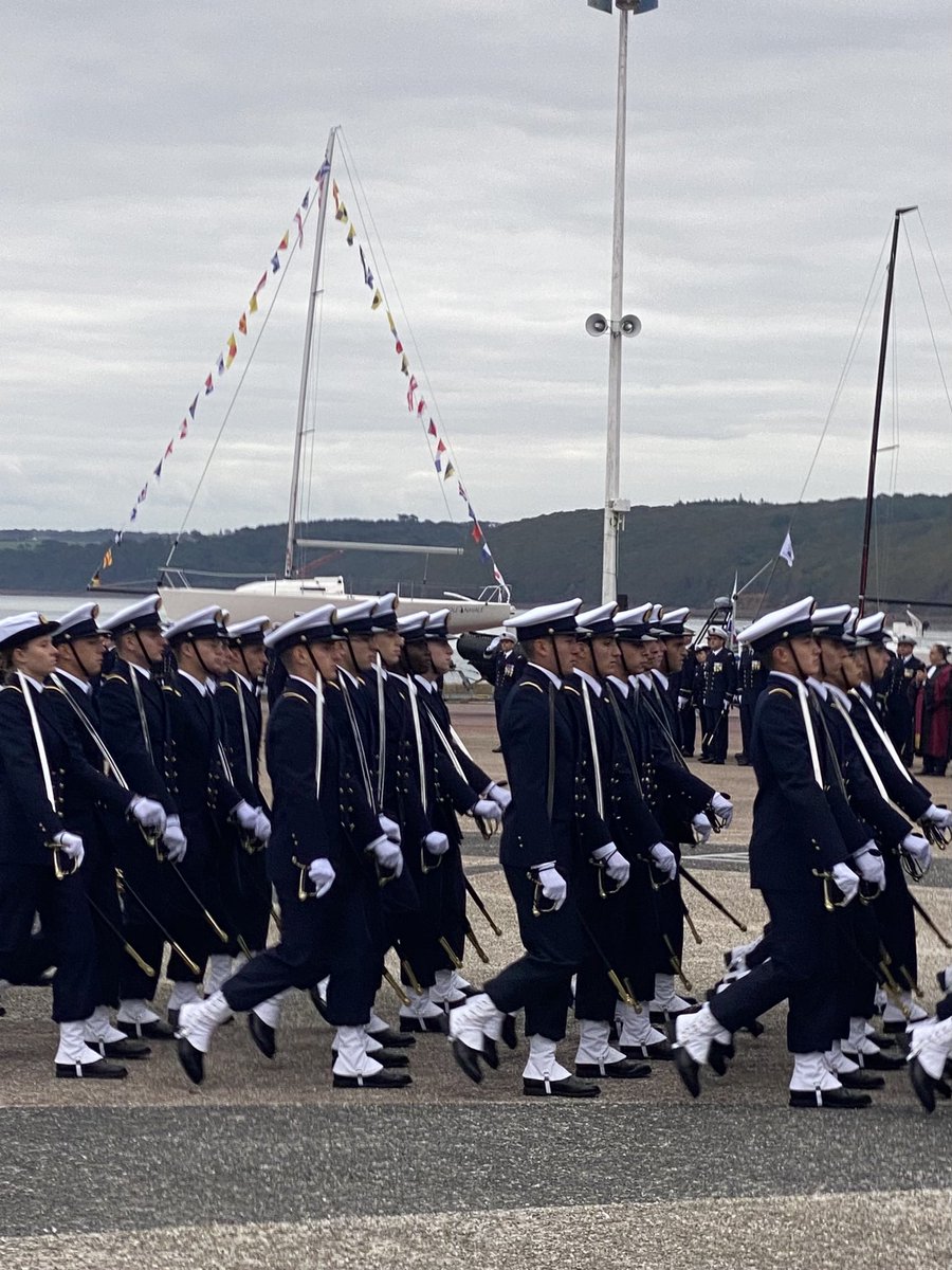 didierlegac's tweet image. Ce samedi matin à #LanveocPoulmic pour la présentation aux drapeaux de l’#EcoleNavale qui forment les #marins et officiers de demain, prêts à défendre les #valeurs de la 🇫🇷 sur toutes les #mers du globe 🌍. Avec @florence_parly @amiralVandier @premar_ceclant @RichardFerrand