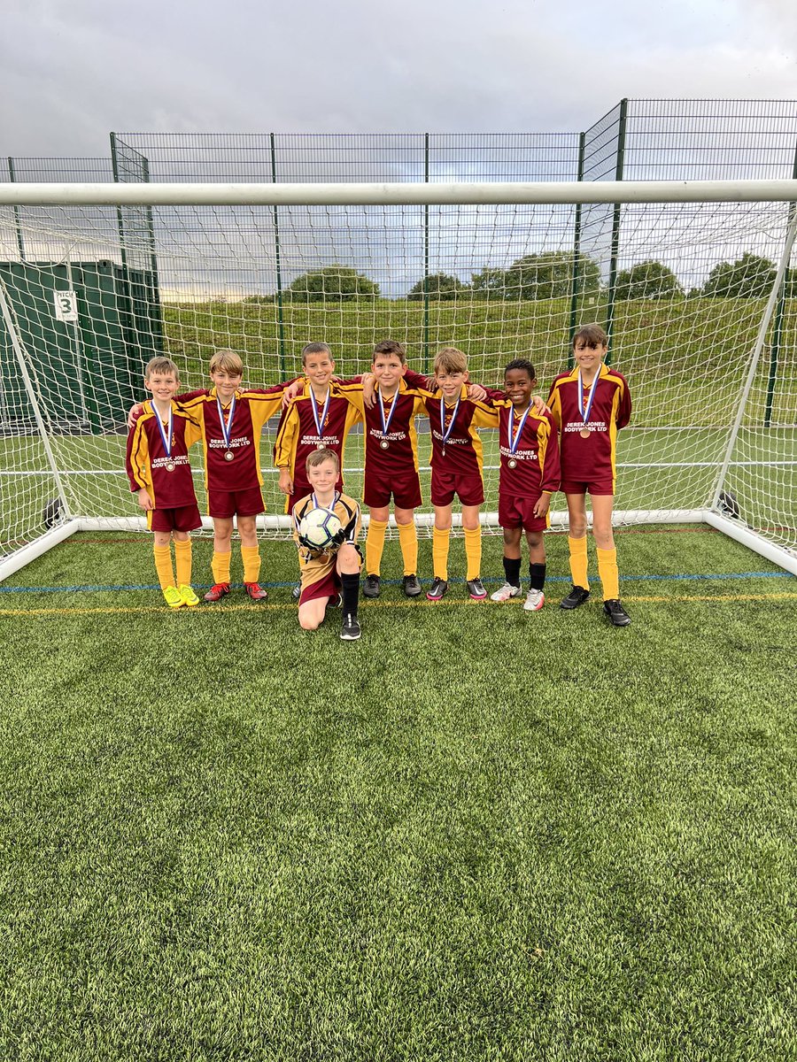 Our football team showed great sportsmanship and determination in the <a href="/Nsport/">Northamptonshire Sport</a> football league. Just missing out on 2nd place through goal difference, they finished 3rd. <a href="/HChichelePE/">Henry Chichele PE</a> are very proud of their achievement 👏🏻🥉