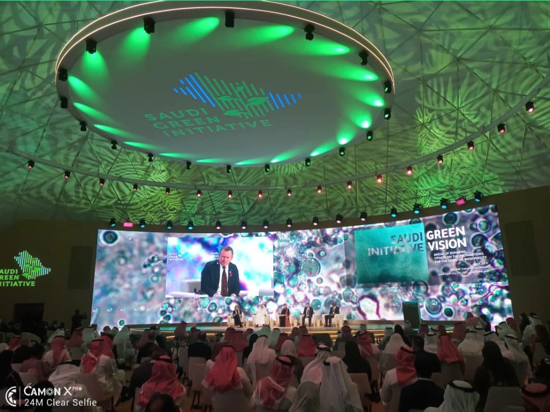 LeeWhiteCBE's tweet photo. I am in Saudi Arabia where the Saudi Green Initiative is looking to bring together the climate, biodiversity and land restoration agendas, in the light of a new commitment to carbon neutrality in 2060. https://t.co/1kNdGBID3V