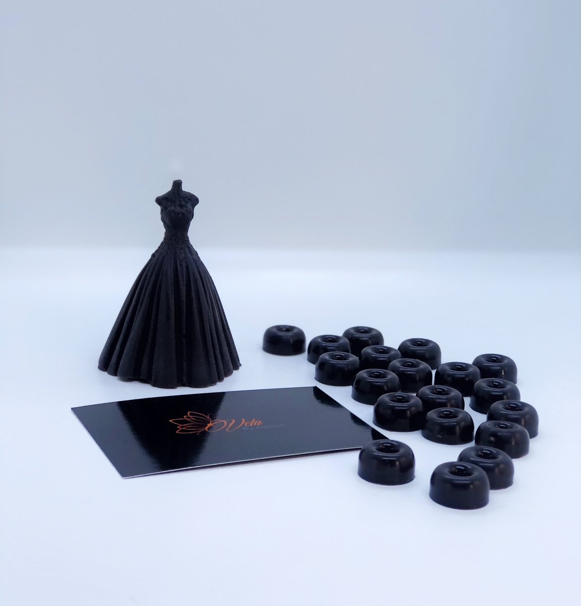 by_vela's tweet photo. La vie est pleine de petits bonheurs. Profitons-en.
Bon week-end la #Teamvela
Notre petite robe noire disponible ☺️. #lapetiterobenoire #dresscandle #decoration #showroom #handmadewithlove #black https://t.co/8PFUIOhsQc