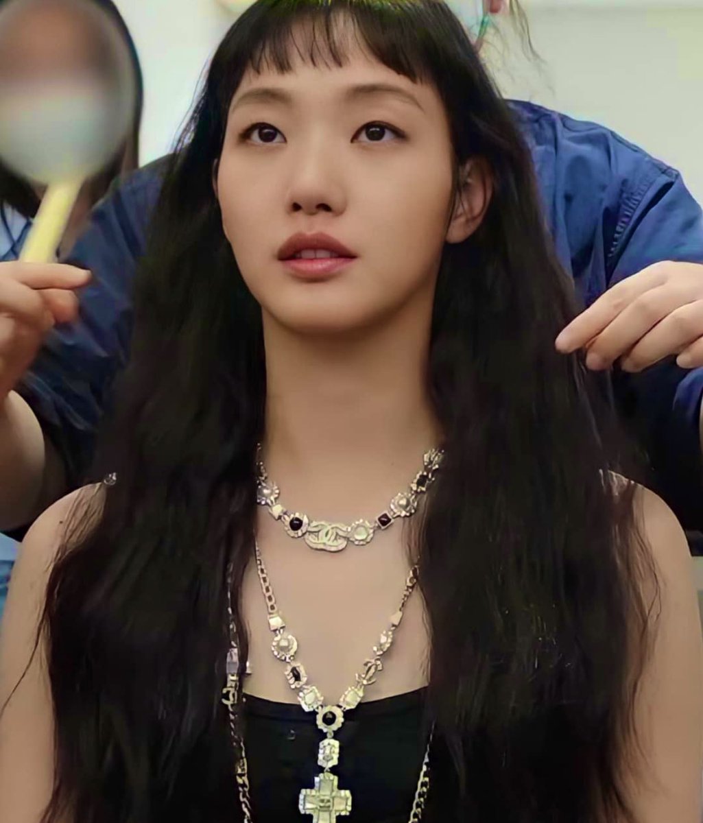 ggoneblessed's tweet photo. it’s the way kimgoeun exudes authority in this photo 👑 https://t.co/CeqcldftZD