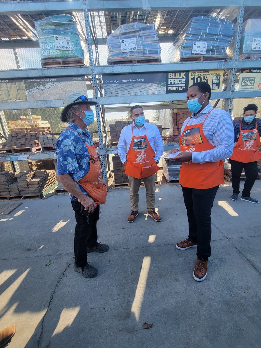 Thank you to <a href="/JabarrBean/">Jabarr Bean</a> and <a href="/Crippen1026/">Christian Crippen</a> for visiting the store today and for acknowledging Luis D28 DS, LaKayla D42, and Steve D28! It was a great visit! <a href="/RyanDomingueHD/">Ryan Domingue</a> <a href="/LaneyAgliam/">Laney Agliam</a> <a href="/HomeDepot_1018/">Home Depot 1018</a> <a href="/JohnnyAtoe/">Johnny Atoe</a> <a href="/coito0528/">Erica Coito</a> pic.x.com/Rs0GuFmKhj