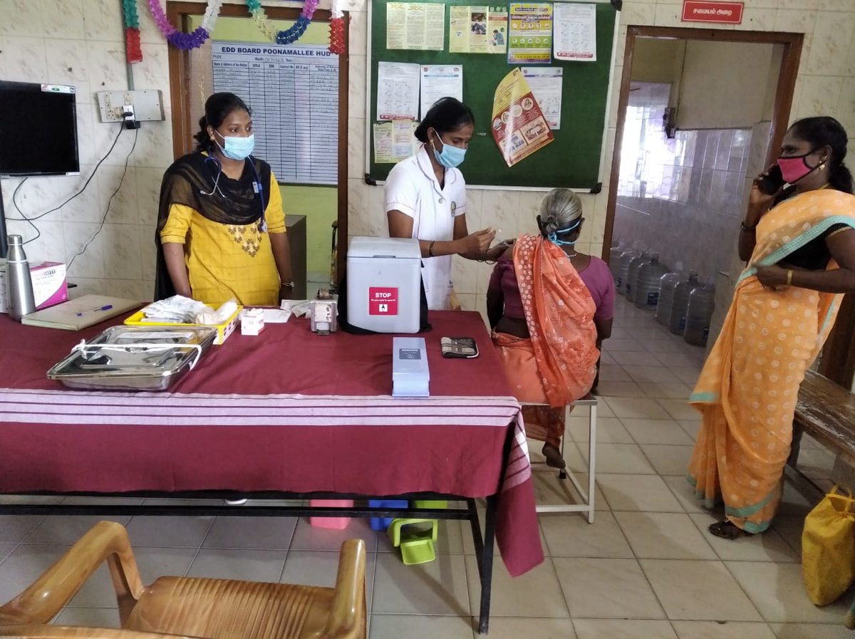 IPHPME's tweet photo. பூவிருந்தவல்லி சுகாதார மாவட்டத்தில் இன்று மகா தடுப்பூசி முகாமில் பல்வேறு இடங்களில் முகாம் அமைத்து தடுப்பூசி போடப்படுகிறது. கொரொனாவில் இருந்து தமிழ்நாடு மீண்டு வர மக்கள் அனைவரும் தடுப்பூசி போட்டுக் கொள்ள வேண்டும். இன்றே தடுப்பூசி எடுத்துக் கொள்வீர். தமிழகம் காப்பீர். #IPH #maskup https://t.co/MqtcDGiRuy