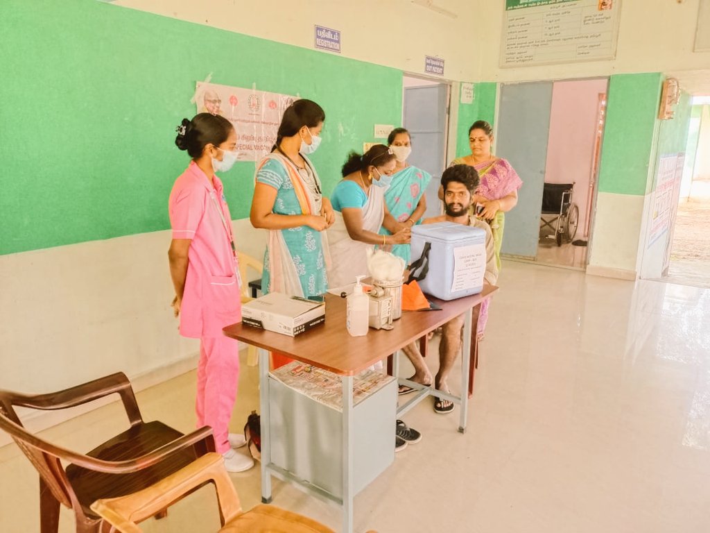 IPHPME's tweet photo. பூவிருந்தவல்லி சுகாதார மாவட்டத்தில் இன்று மகா தடுப்பூசி முகாமில் பல்வேறு இடங்களில் முகாம் அமைத்து தடுப்பூசி போடப்படுகிறது. கொரொனாவில் இருந்து தமிழ்நாடு மீண்டு வர மக்கள் அனைவரும் தடுப்பூசி போட்டுக் கொள்ள வேண்டும். இன்றே தடுப்பூசி எடுத்துக் கொள்வீர். தமிழகம் காப்பீர். #IPH #maskup https://t.co/MqtcDGiRuy