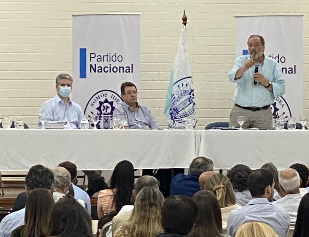 _RodriguezJuan_'s tweet photo. Finalizamos nuestra jornada en Paysandú, exponiendo con el Senador @jorgegandini ante la Bancada de Ediles del @PNACIONAL en el CNE, sobre las ventajas que la LUC ha generado para nuestro país e invitando a militar en defensa de su vigencia. #NOseDEROGA https://t.co/P6hrhKSEPj