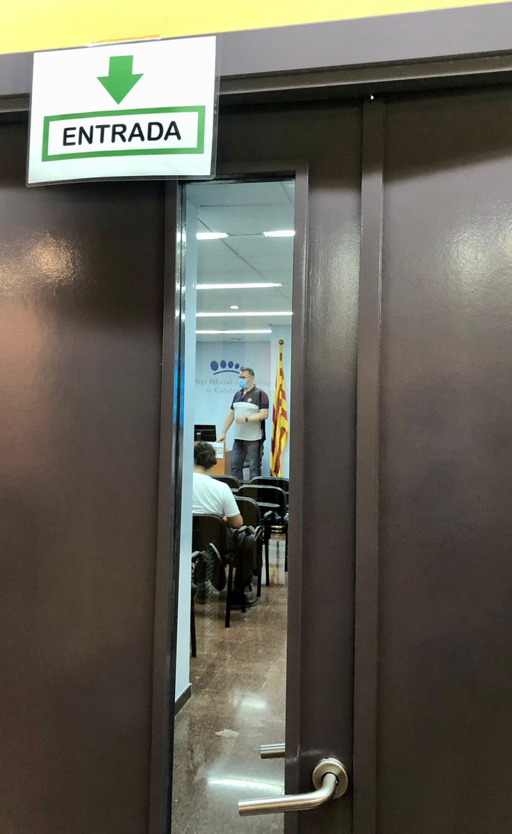 CollegiPodolegs's tweet photo. 👉📚 Seguint la programació de formació 2021, ahir vam reslitzar la 1ª i la 2ª edició del curs 
➡️ PROPOSTA/TEORIA DE REUNIFICACIÓ TEÒRICA BIOMECÀNICA ⬅️ a la 📍 Seu del Col·legi.

Gràcies a tots!

#biomecanica #podiatria #podo #podologia👣 #podología #collegipodolegscatalunya https://t.co/bsrfhuiwBE