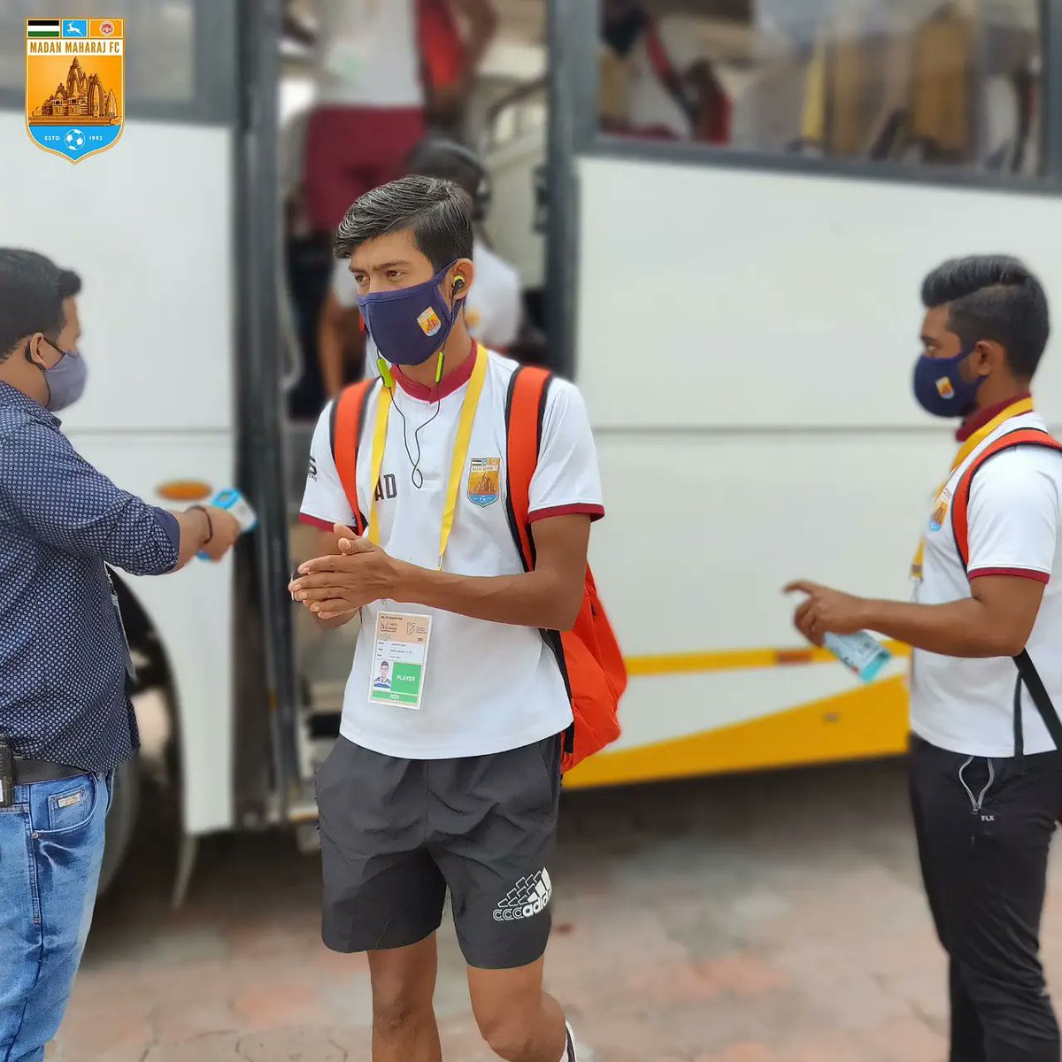 FcMaharaj's tweet photo. We have reached the venue 🏟️⚔️🔶

#MMFCDFC ⚔️
#HILQ2021 🏆
#IndianFootball ⚽
#MMFC 💪
#MatchDay 🤘 https://t.co/zFGFaqXntG