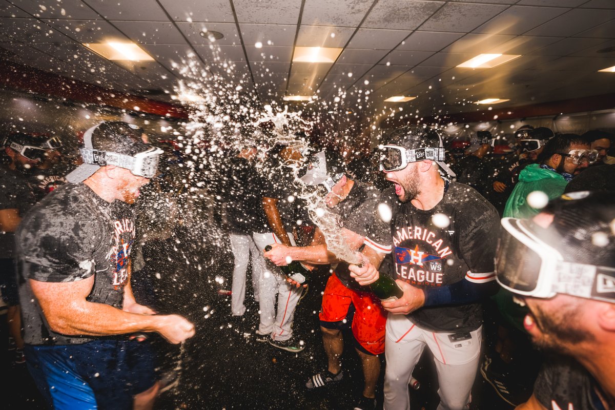 astros's tweet photo. Keep dancing.

#ForTheH https://t.co/yJLLj2xmQg