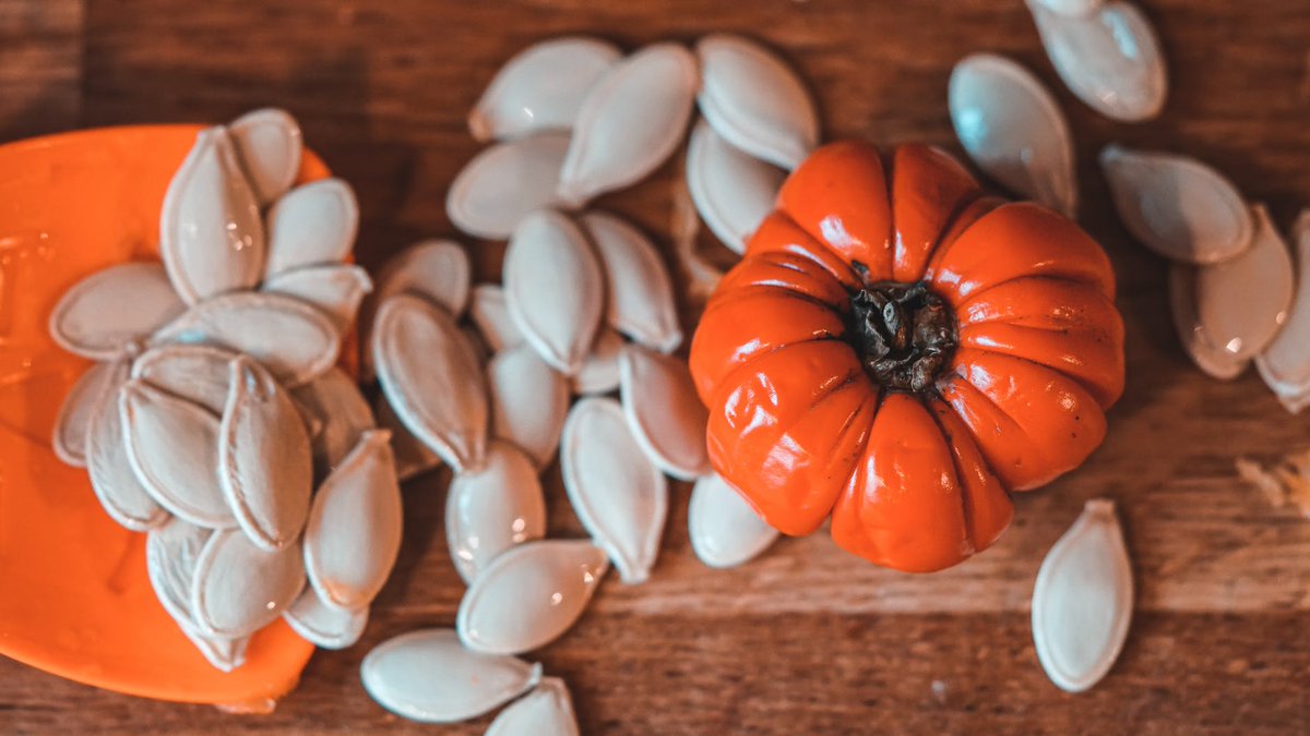 #Pumpkin seeds are rich in #Magnesium. It has been observed that people with ample amounts of Mg in their #diet tend to have high density of #minerals in their bones which helps to avoid risks of bone fractures &amp;  #osteoporosis
join: bit.ly/3tMUZOY
#FoodChemistryCongress