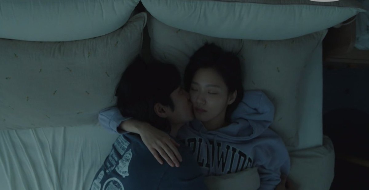 ggoneiu's tweet photo. Sleeping, but she's Kim Go Eun... https://t.co/fhHaErRTSs