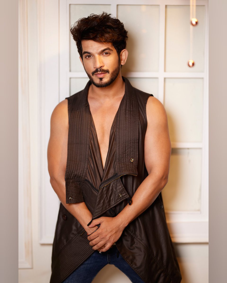 Thearjunbijlani's tweet photo. Sliding into the weekends with ease be like. 😉
#ArjunBijlani https://t.co/5djjMirEqb
