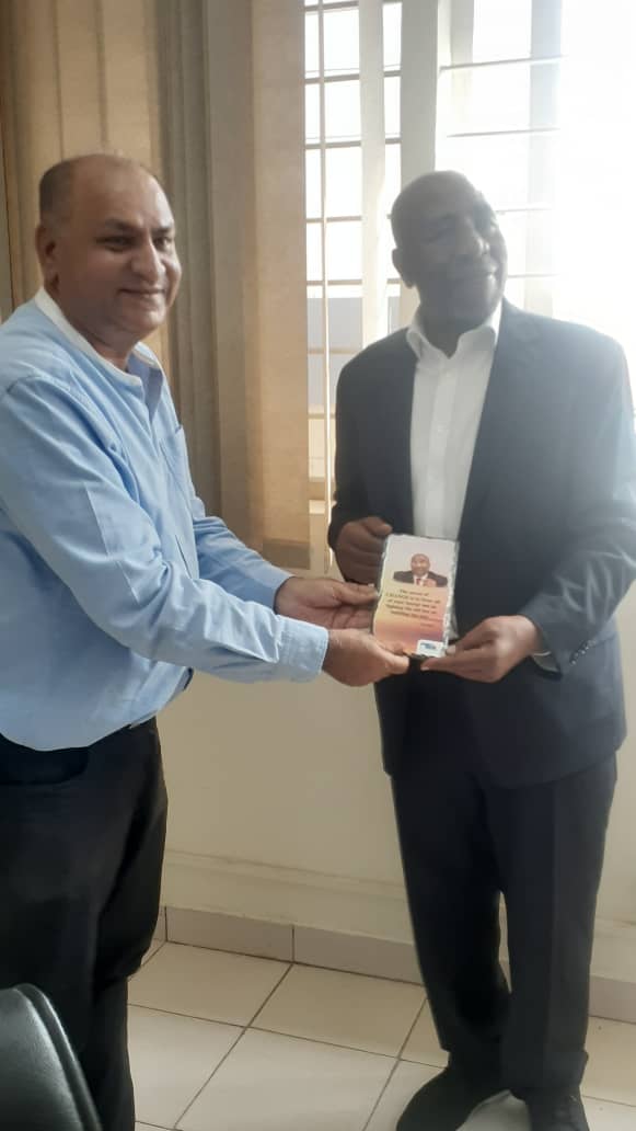 RajeshChaplotUG's tweet photo. Honourable Ruhakana Rugunda Ex-Prime Minister of Uganda Visited us along with his spouse.
@RuhakanaR | #rajeshchaplot |#Uganda |#graphicsystems https://t.co/hRg2bDOm2K