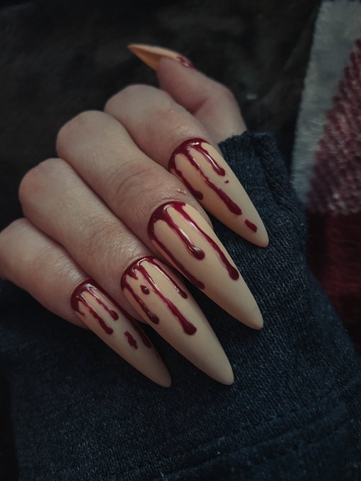 Fresh nails 💅🏻 https://t.co/j0EWtdJuFT