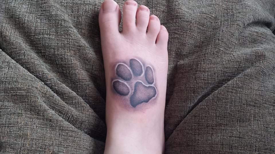 Smokescreen1982's tweet photo. @mrkravin Despite a half leg and full sleeve, my personal favourite will always be the paw print on my foot. https://t.co/UmMofhvfxv