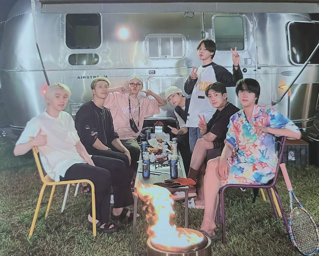 lovemazee13's tweet photo. #BTS: home ♡ https://t.co/FIn1e5TRfl