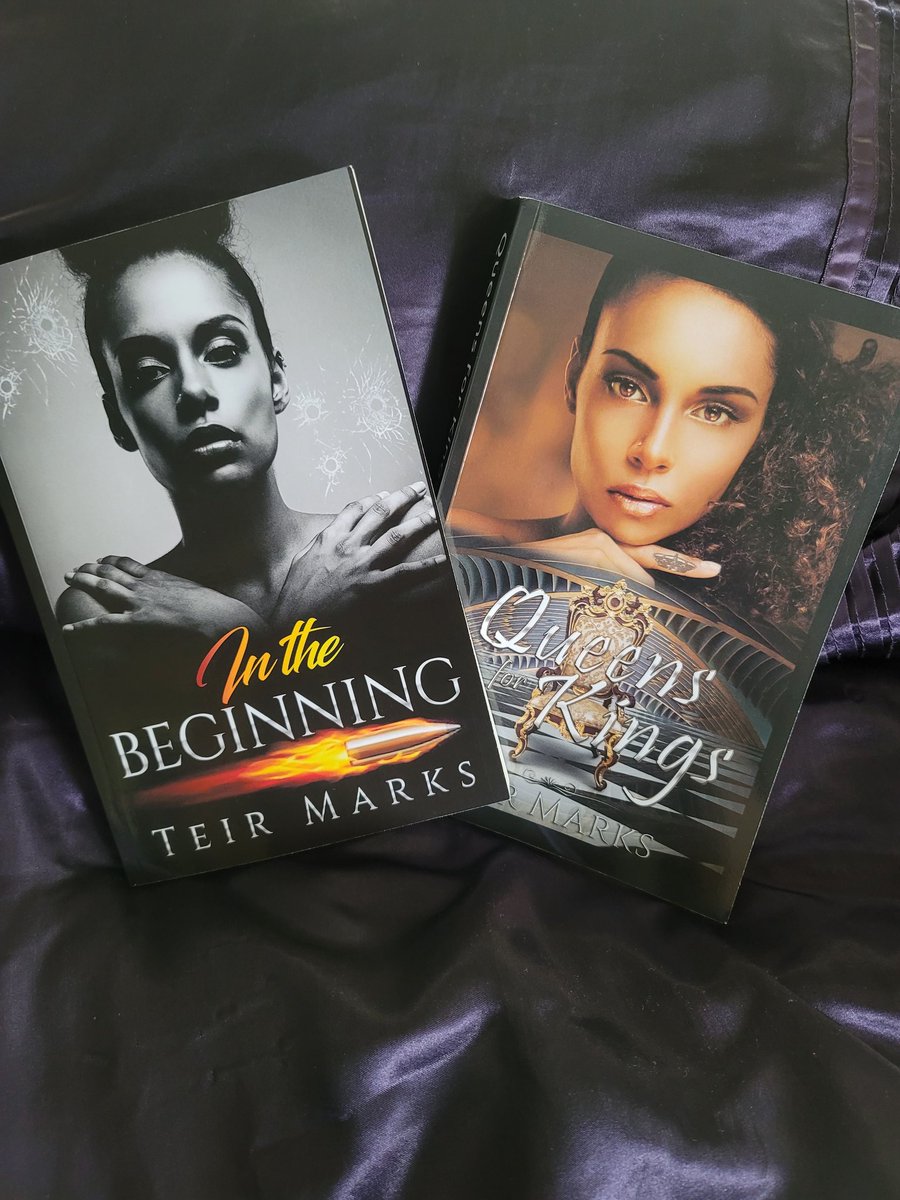 jmoreland34's tweet photo. @ItsTeirXO I'm leaving for work today & these R sitting @ my door. My excitement was thru the roof. If y'all don't know... I'd advise U to pick these up. They're a very good read #mafiaromance #blackauthors #TheFamilySeries #InTheBeginning #QueensforKings #booklover https://t.co/gQVpeMvbFN