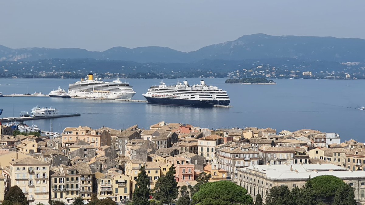 TravelPP_Expert's tweet photo. Co zwiedzić na Korfu? 💙🇬🇷
Nasi #eksperci podpowiadają 👌
Naszym faworytem jest #Kerkyra czyli #miasto Korfu, #stolica wyspy w przepięknym 🇬🇷 grecko-włoskim stylu. Założona już w VIII w. p.n.e.  To pierwszy punkt kontaktu z wyspą i stąd warto rozpocząć swoją przygodę z #Korfu. https://t.co/YqO8L7on89