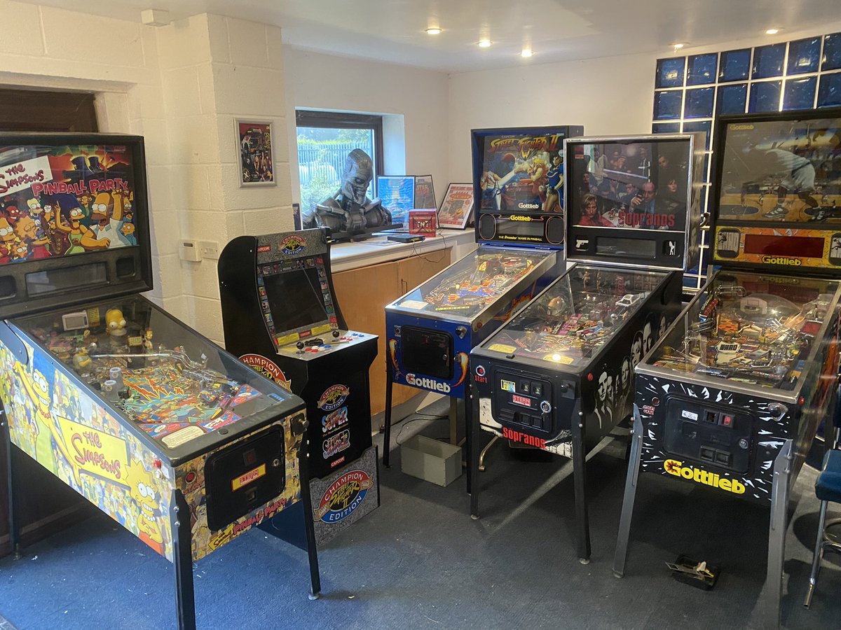 CRetrogaming's tweet photo. I’m starting to think we are are going to need a bigger showroom 🤔😂#pinball #Retro #retrogames #retropinball #RetroGaming https://t.co/sGTQ2VDYtx