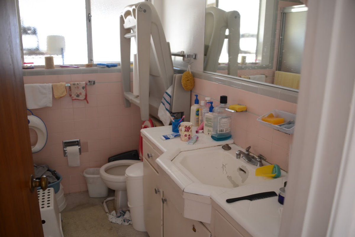 It's the weekend again and we're still here and taking your cleaning requests. 
Call us now on 09053072275 or send us a Whatsapp message on the same number to take advantage of our 50% discount on all our cleaning packages. 

Offer ends at midday (12pm). Hurry while offer lasts.