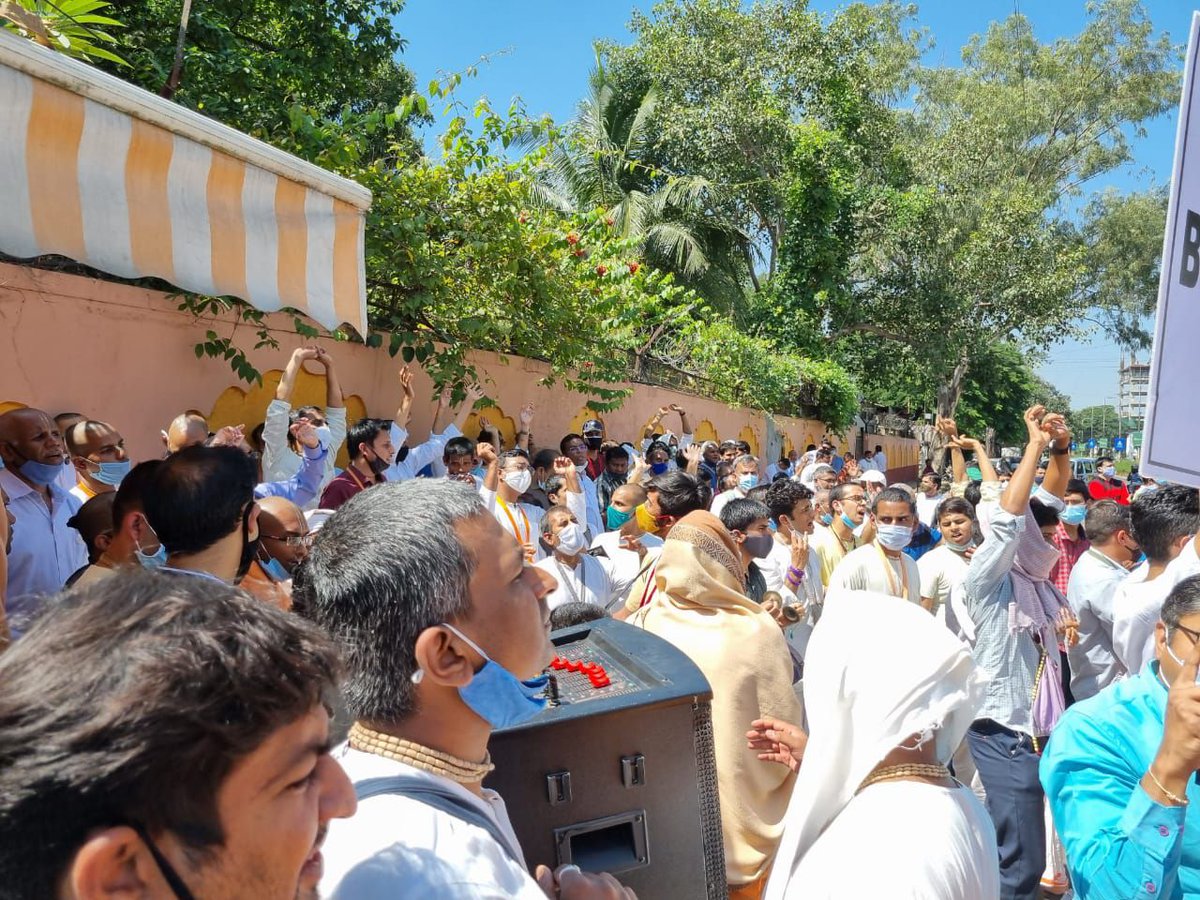 traveller_sumit's tweet photo. Global Kirtan Protests happening now at Pune to protect Bangladesh Hindus

Please join and share with others

Hare Krishna 🙏🏻

#SaveBangladeshDevotees
#IskconForBangladesh
#SaveBangladeshiHindus
#GlobalKirtanProtest
#HinduLivesMatter
#Bangladesh https://t.co/kbZYLvL2Kc